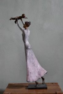 Douceur d'enfance, sculpture de Manoyan Quand la joie nous porte.